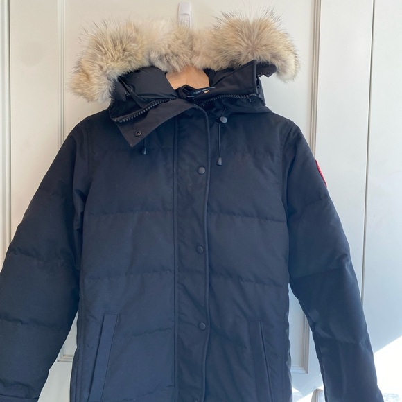 Never worn Canadian Goose down long winter parka with fur hood - Picture 6 of 6